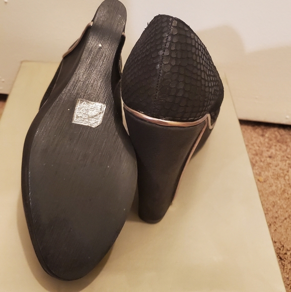 Levity Black Snake Embossed Wedges - Picture 6 of 6